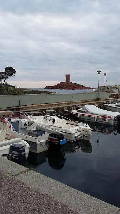 Cap Esterel Appart 6 Pers Vue Mer Classe 3 Etoiles Saint-Raphaël 0*,  Frankrig
