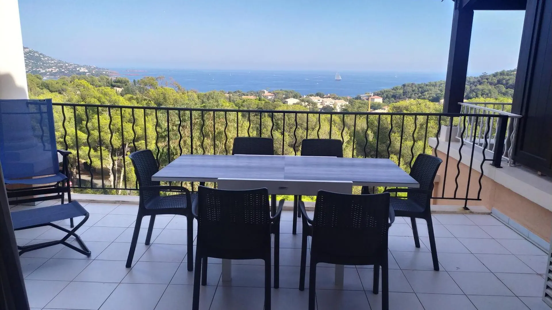 Cap Esterel Appart 6 Pers Vue Mer Classe 3 Etoiles Saint-Raphaël Apartman